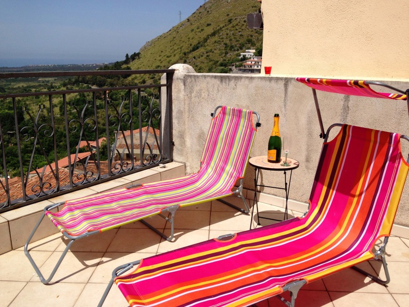 Sun, Prosecco and sea views